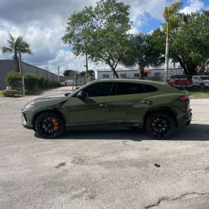 LAMBORGHINI URUS S - 3