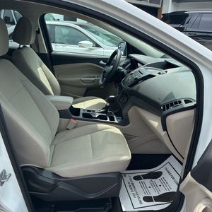 صورة مصغرة 33 لـ 2017 FORD ESCAPE SE