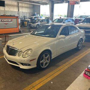 2009 Mercedes-BENZ E-CLASS 照片 3