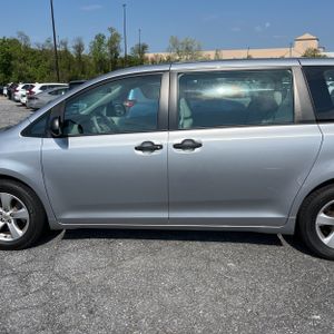 TOYOTA SIENNA - 4
