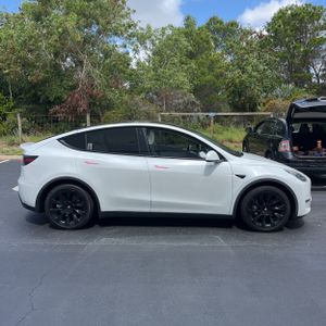 TESLA MODEL Y LONG RANGE - 10