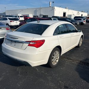 2011 Chrysler 200 TOURING photo 8