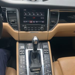 صورة 37 لـ 2017 Porsche MACAN BASE