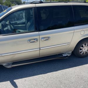 CHRYSLER TOWN AND COUNTRY TOURING - 4