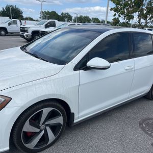 VOLKSWAGEN GTI SE - 2