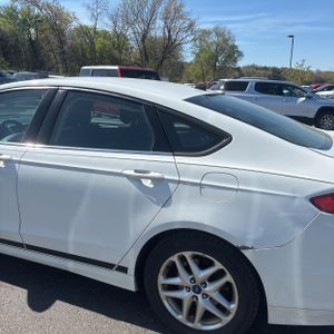 FORD FUSION SE - 6
