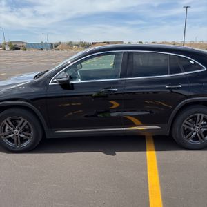 MERCEDES-BENZ GLA - 4