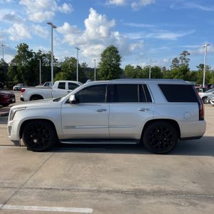 CADILLAC ESCALADE LUXURY - 3