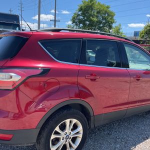 صورة 9 لـ 2017 FORD ESCAPE SE