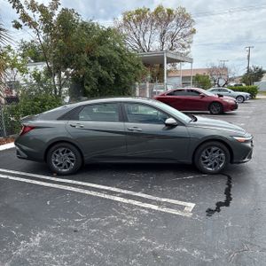 HYUNDAI ELANTRA - 10