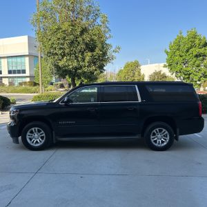 CHEVROLET SUBURBAN LS - 3