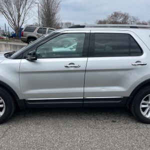 FORD EXPLORER XLT - 3