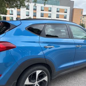 HYUNDAI TUCSON LIMITED - 9