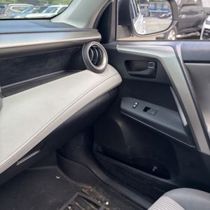 2015 Toyota RAV4 LE 照片 62