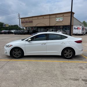 HYUNDAI ELANTRA SEL - 3