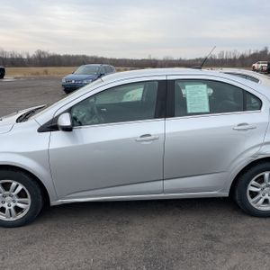 CHEVROLET SONIC LT AUTO - 4