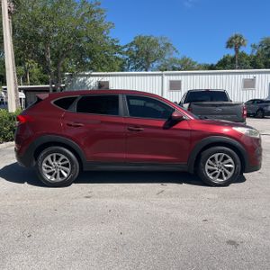 HYUNDAI TUCSON SE - 10