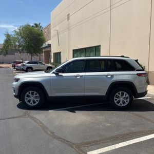 صورة 3 لـ 2023 JEEP GRAND CHEROKEE LIMITED