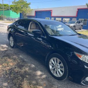صورة مصغرة 13 لـ 2014 Lexus ES 300H BASE