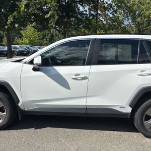 2024 Toyota RAV4 HYBRID XLE — фото 4