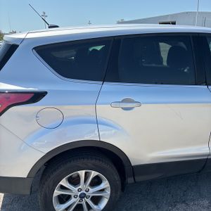 2017 FORD ESCAPE SE 照片 9