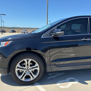 FORD EDGE TITANIUM - 2