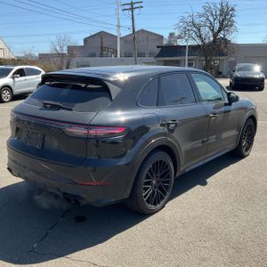 PORSCHE CAYENNE GTS - 8