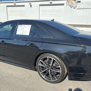 AUDI S8 4.0T PLUS - 6
