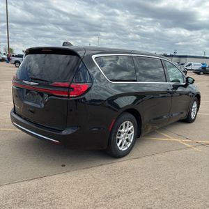 CHRYSLER PACIFICA TOURING L - 8