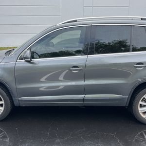 VOLKSWAGEN TIGUAN S - 4