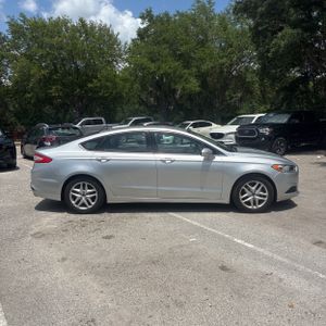 FORD FUSION SE - 10