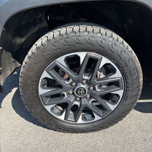 2022 Toyota TUNDRA LIMITED thumbnail 17