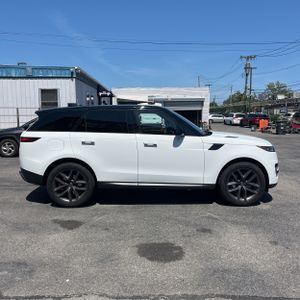 صورة 10 لـ 2024 LAND Rover RANGE ROVER SPORT P360 SE