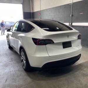 TESLA MODEL Y LONG RANGE - 5