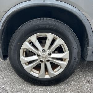 2015 Nissan ROGUE SV thumbnail 19