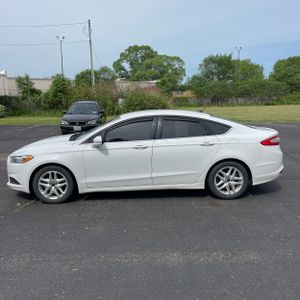 FORD FUSION SE - 3