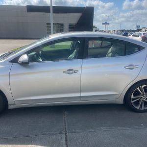صورة 4 لـ 2017 Hyundai ELANTRA LIMITED