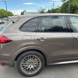 PORSCHE CAYENNE GTS - 8