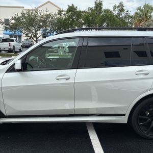 2021 BMW X7 M50I — фото 4