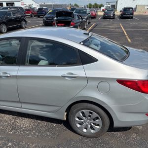 HYUNDAI ACCENT GLS - 6