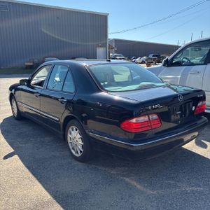 MERCEDES-BENZ E-CLASS - 3