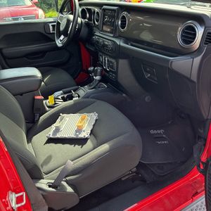 2018 JEEP WRANGLER UNLIMITED SAHARA — миниатюра 32