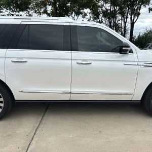 2019 Lincoln NAVIGATOR L RESERVE photo 10