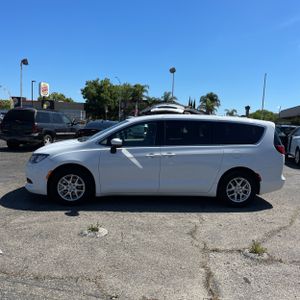 CHRYSLER VOYAGER LX - 3