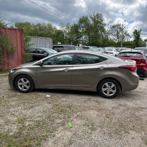 HYUNDAI ELANTRA SE - 3