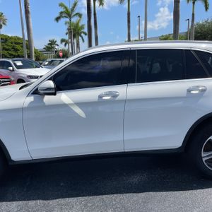 صورة 4 لـ 2017 Mercedes-BENZ GLC