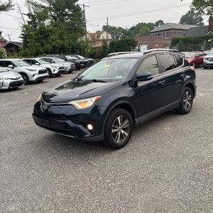 2017 Toyota RAV4 XLE — фото 1