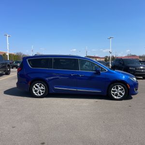 CHRYSLER PACIFICA TOURING L - 10