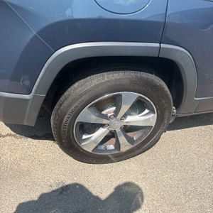 2019 JEEP CHEROKEE LIMITED — миниатюра 19