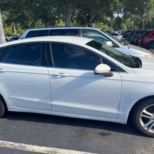 FORD FUSION SE - 10